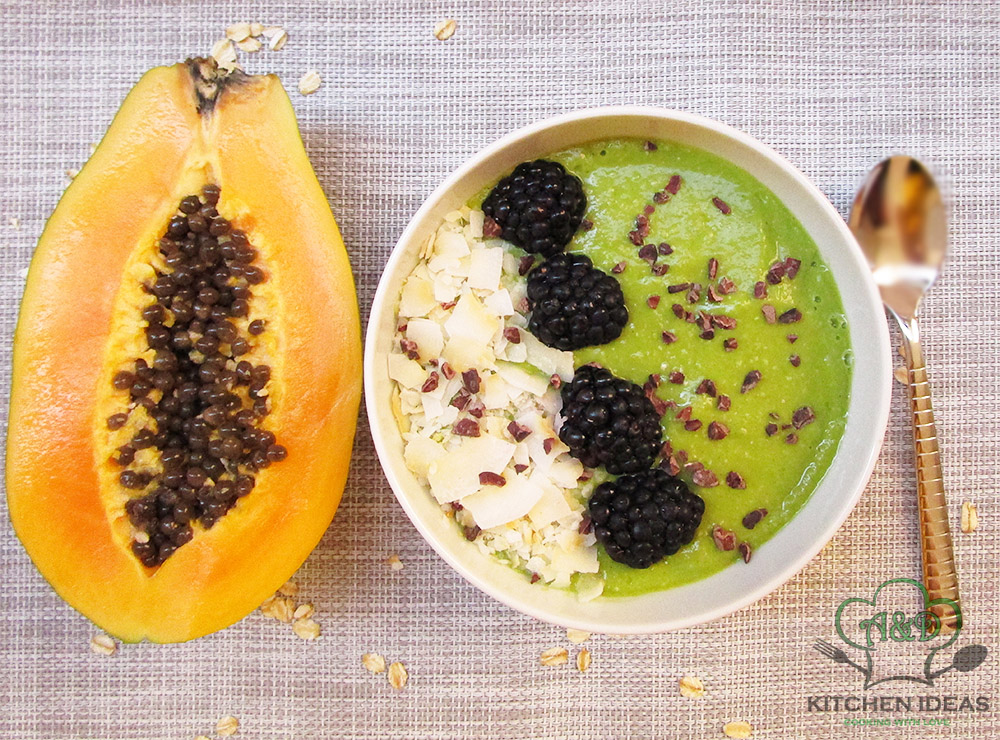 Papaya & Spinach Green Smoothie Bowl