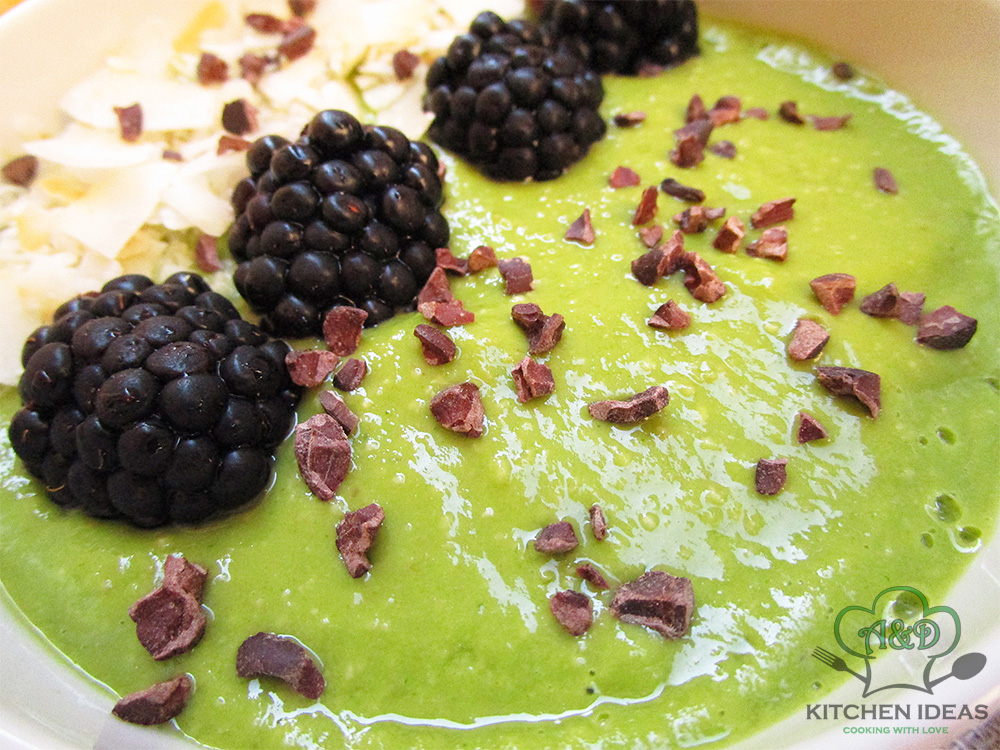 Delicious Green Smoothie Bowl