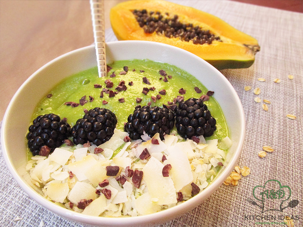 Perfect Papaya & Spinach Smoothie Bowl