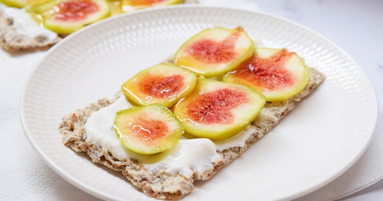 Greek Yogurt & Fig Topped Crispbread