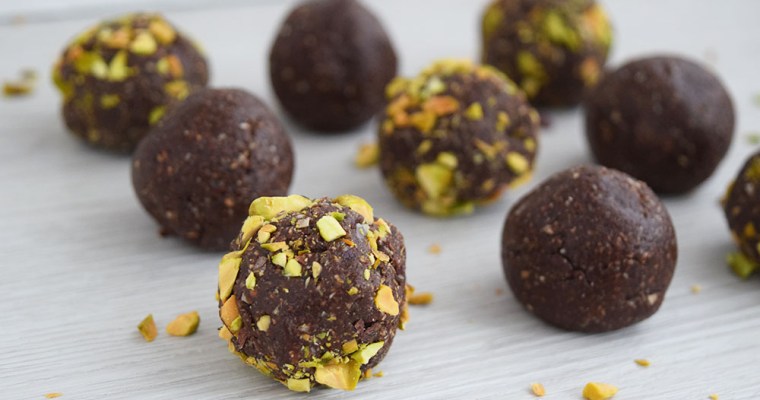 Vegan Chocolate Almond Energy Balls
