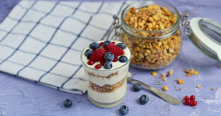Vegan Yogurt Parfait with Granola